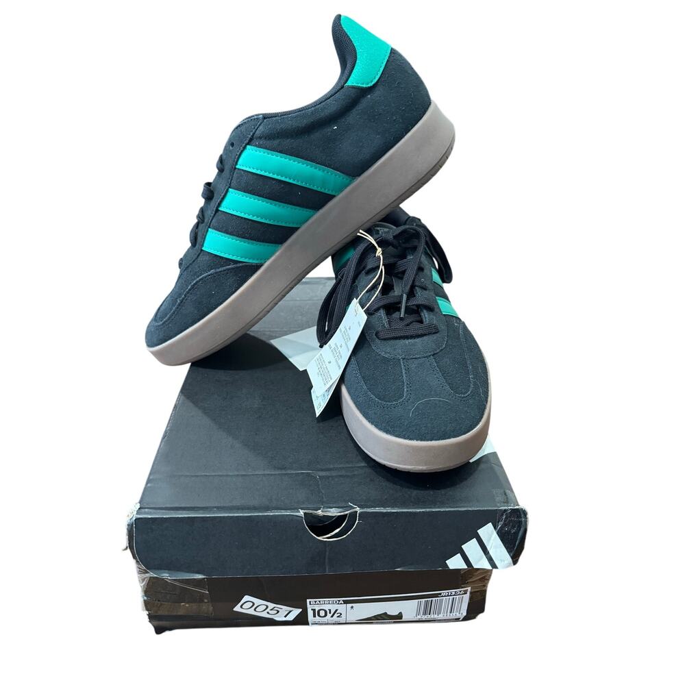 New Adidas Barreda Black w/ Green Stripes Gum Bottom Lifestyle Sneaker Men 10.5